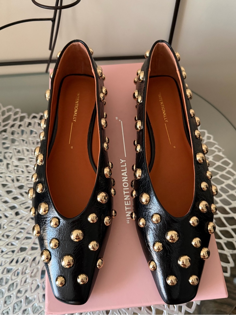 Intentionally Blank Switch Gold Dome Studded Black Leather Flats Size 8 NIB - Picture 3 of 12
